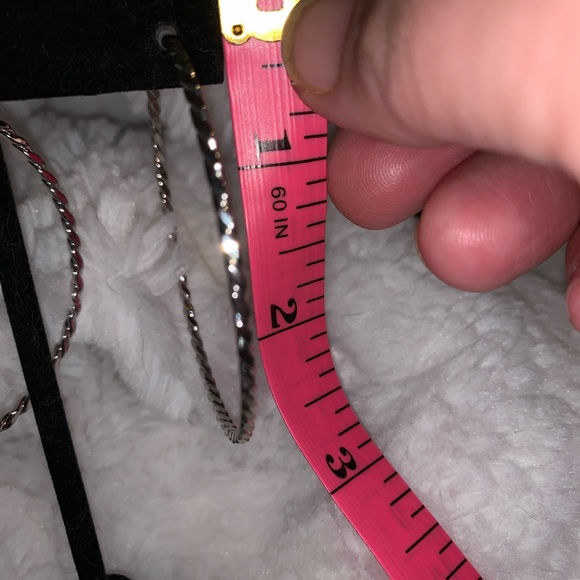 4 pairs of woman earrings - Picture 3 of 14